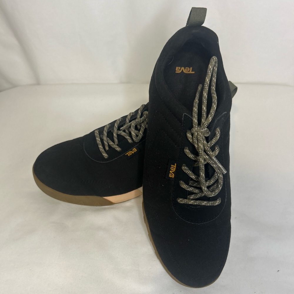 Teva size 7.5 sneakers